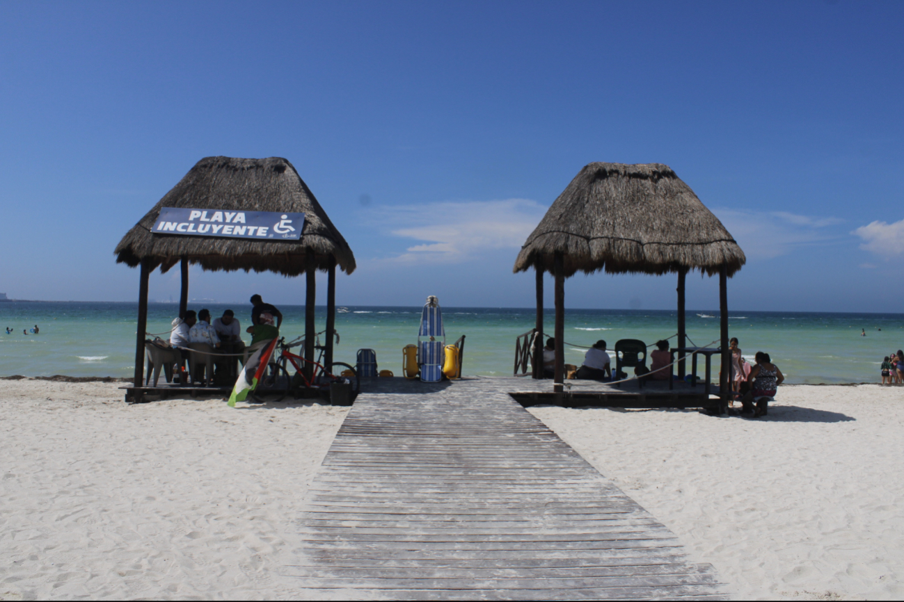 La playa inclusiva de Progreso es de fácil acceso para las personas