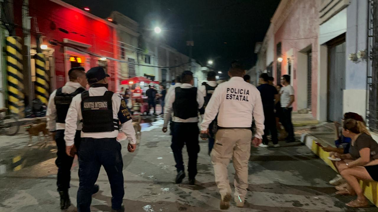 Los hechos ocurrieron a las 5:40 horas, cuando dos hombres en moto dispararon al menos tres veces y huyeron hacia el malecón.