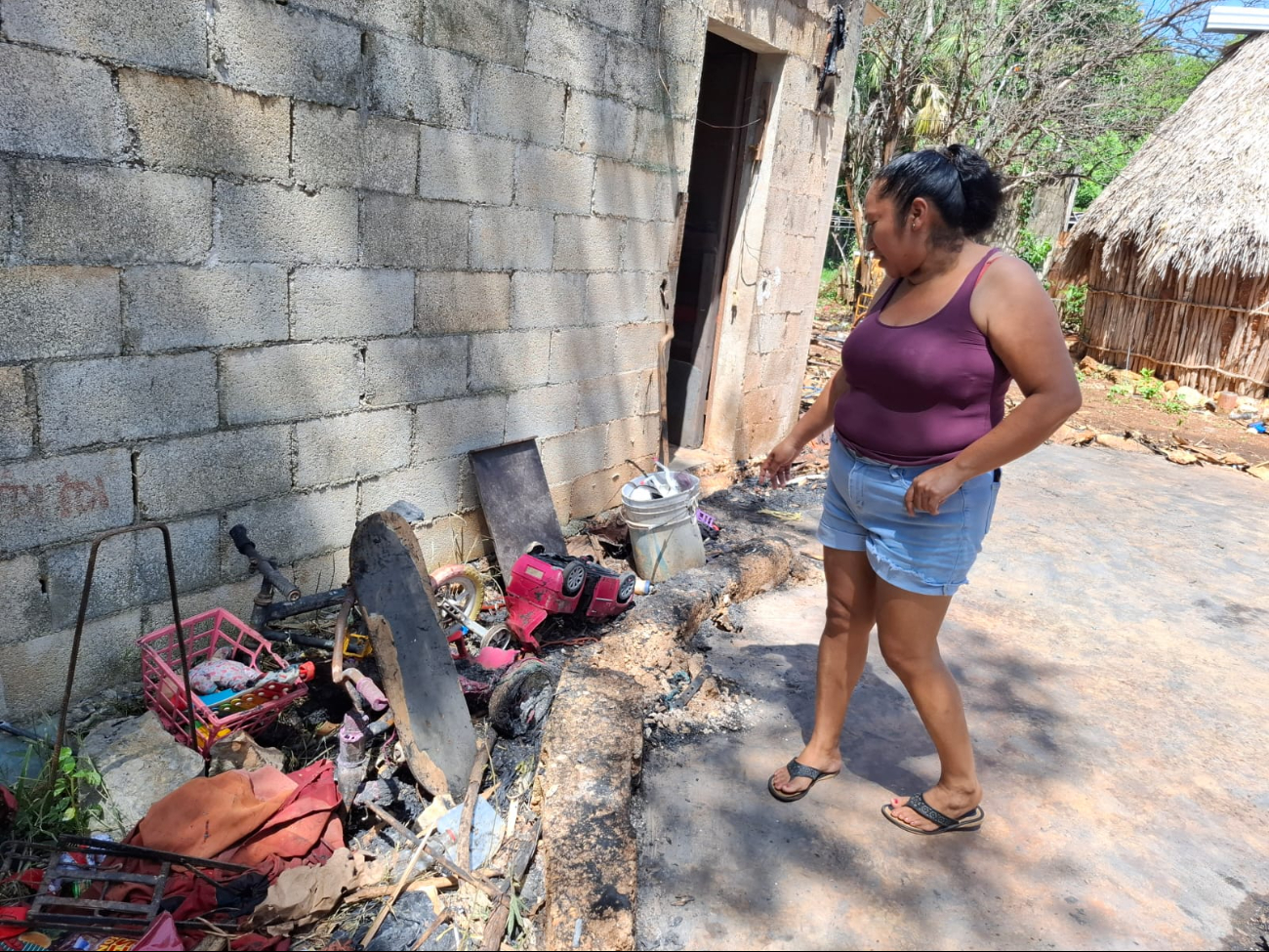 Incendio en Hecelchakán destruye hogar de madre soltera; clama ayuda  