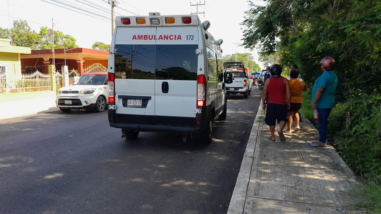 Una maestra sufrió traumatismo cráneo cefálico severo tras ser embestida por un motociclista que se dio a la fuga.