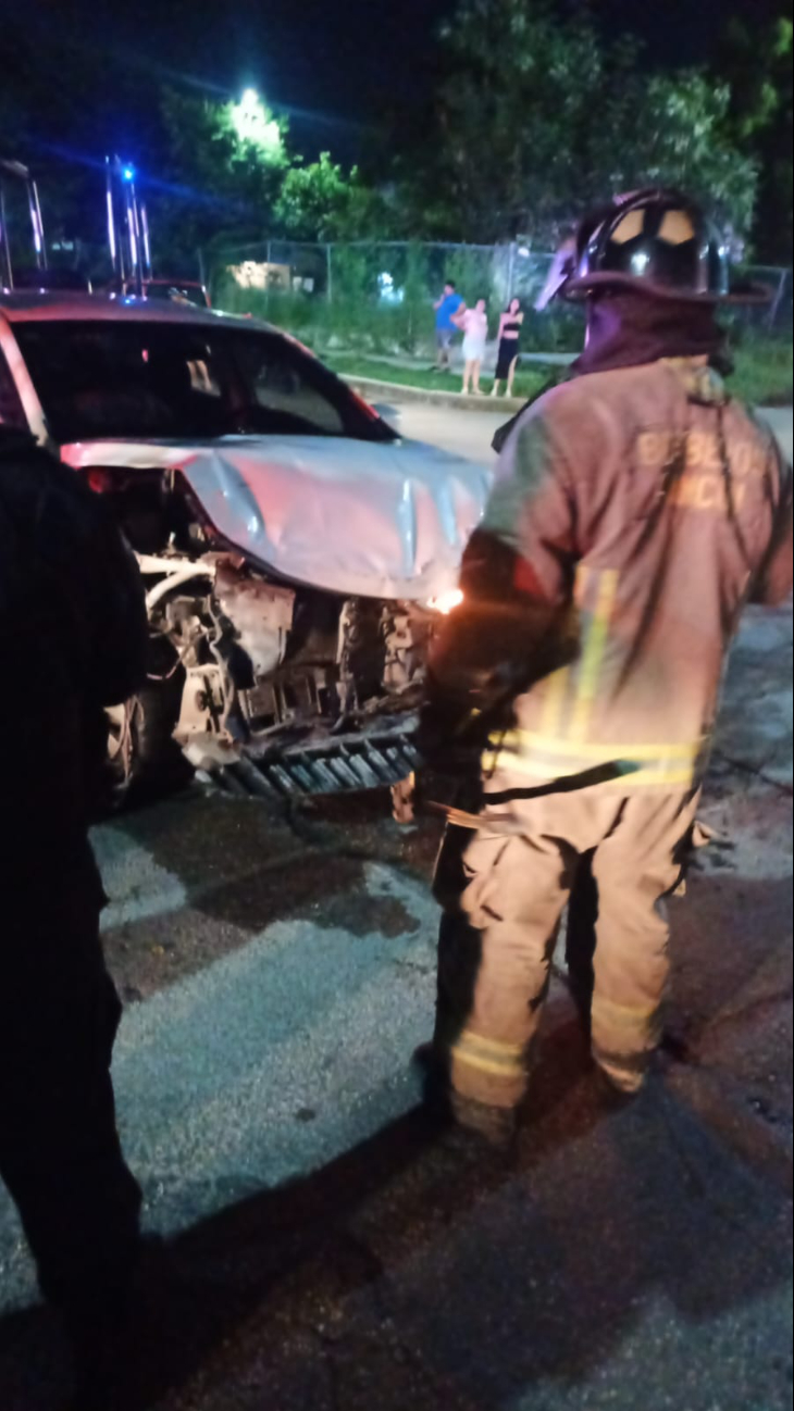 Así lucía la parte frontal del taxi en Cancún