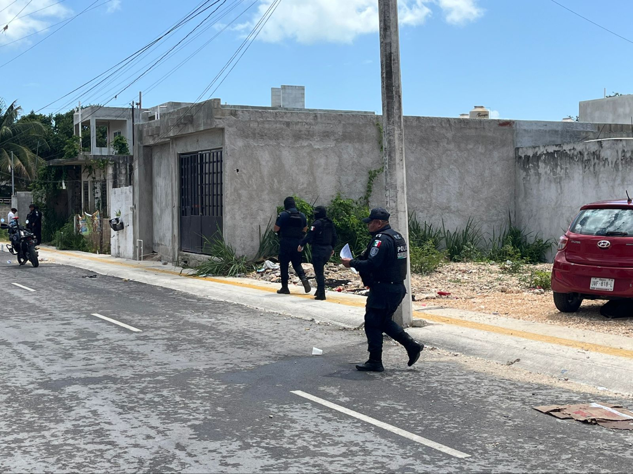 Autoridades acordonaron el área para las investigaciones por el ataque armado en Cancún