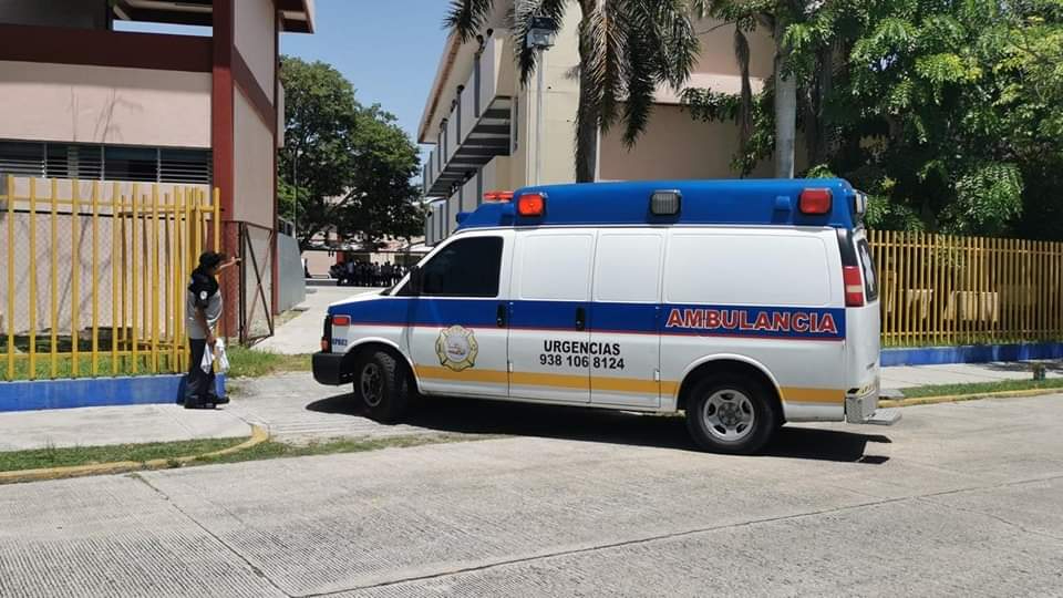 Joven  cae de 3 metros de altura  de la Universidad Autónoma de Carmen 