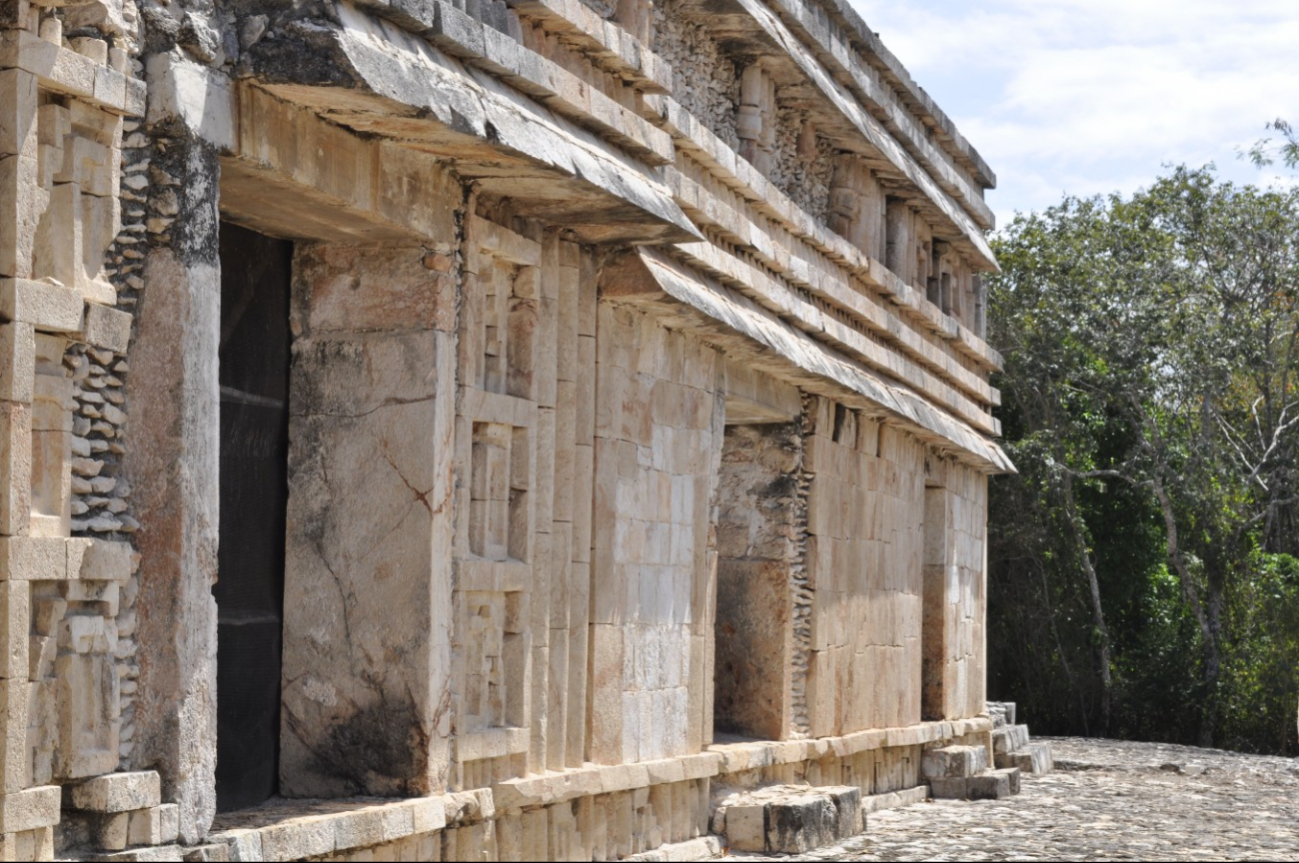 Chunhuhub fue construida a unos 23 kilómetros de la Zona Puuc