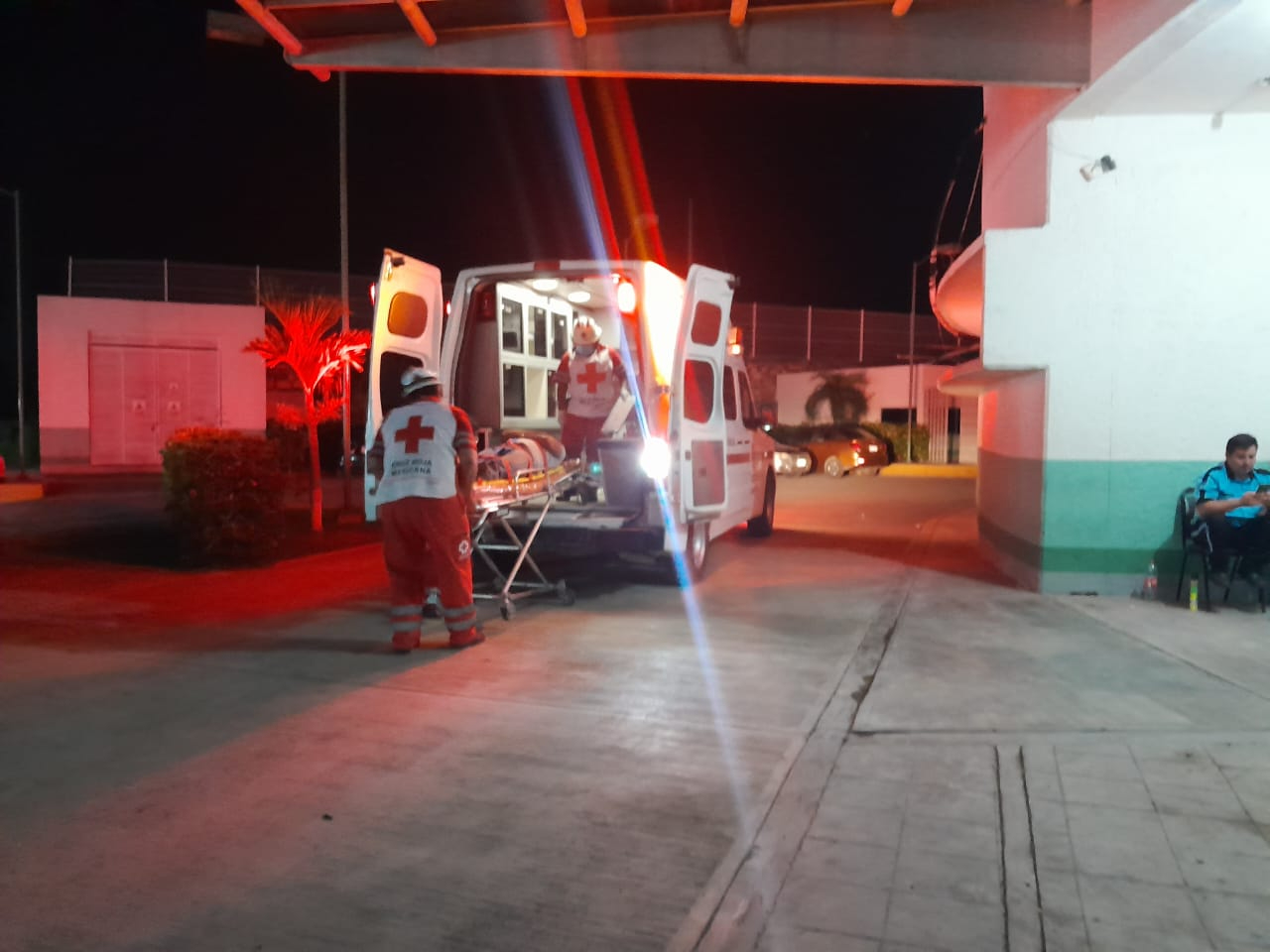 El conductor resultó con lesiones leves y fue trasladado al hospital IMSS-Bienestar Janell Romero Aguilar.