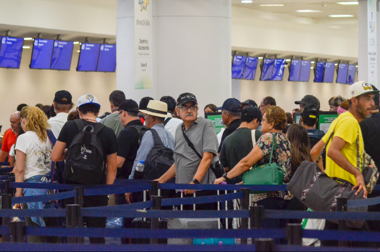 Aeropuerto de Cancún, sin medidas sanitarias por el mpox y el COVID-19