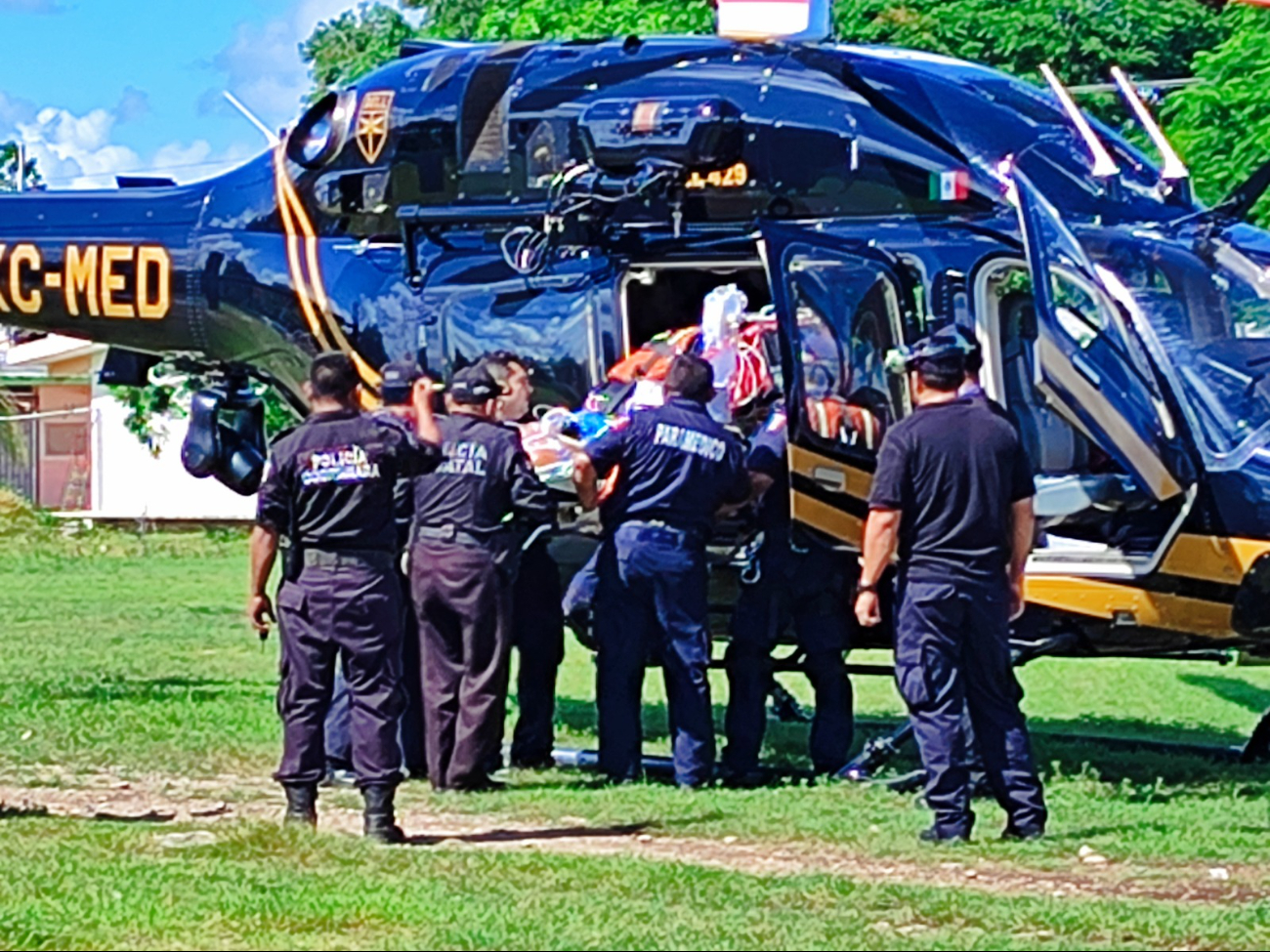 Paramédicos trasladaron al paciente desde un hospital en Tizimín