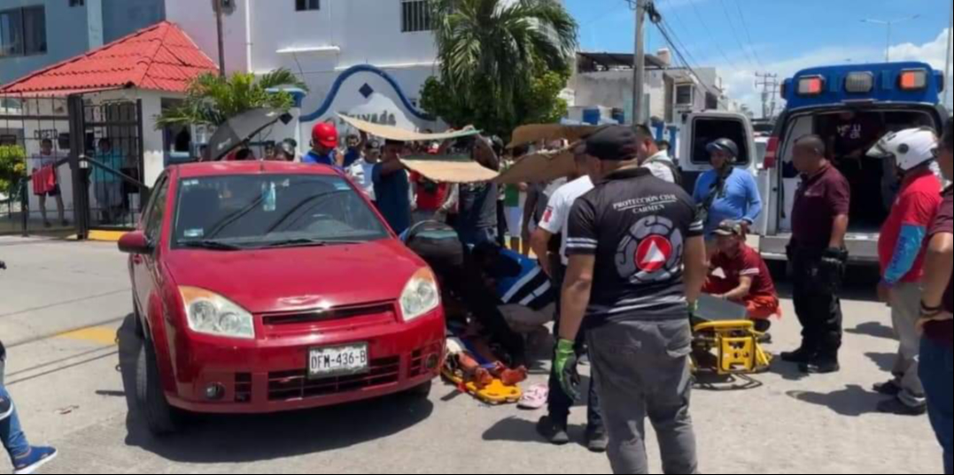 Del impacto los lesionados quedaron colgados de la ventana del coche