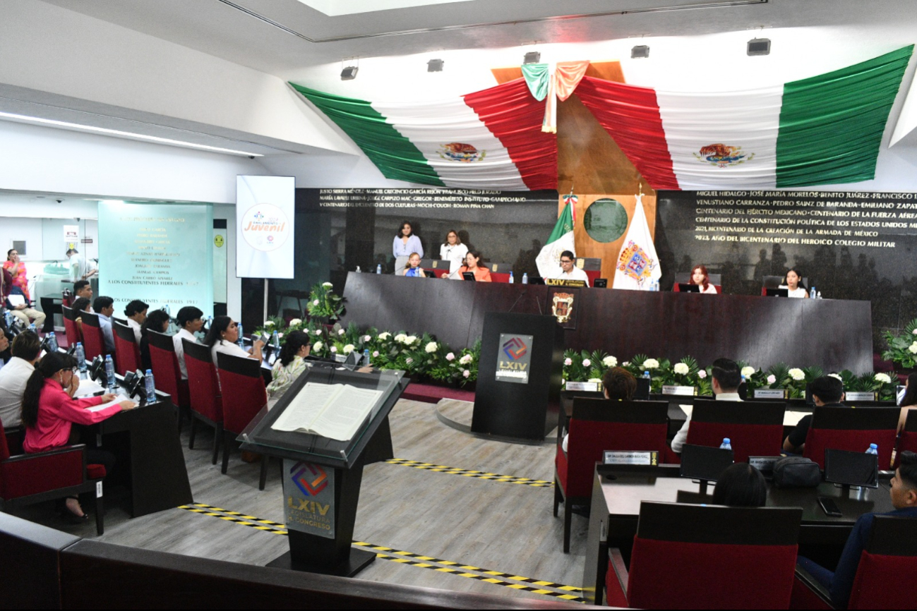 El Parlamento Juvenil 2024 reunió a 35 jóvenes de diversos municipios de Campeche.