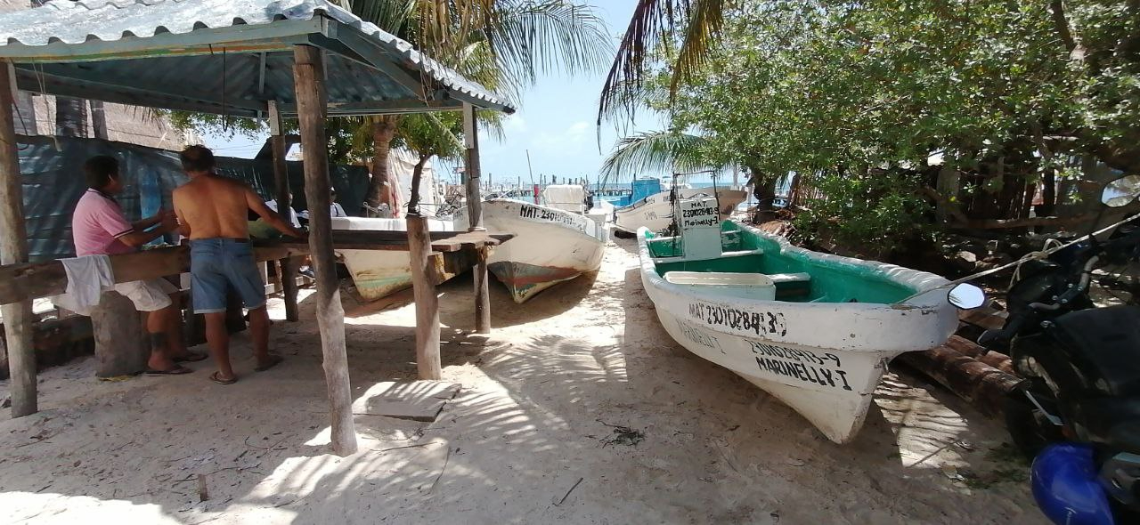 Habitantes de Isla Mujeres piden explicaciones de la privatización de estas ventanas al océano