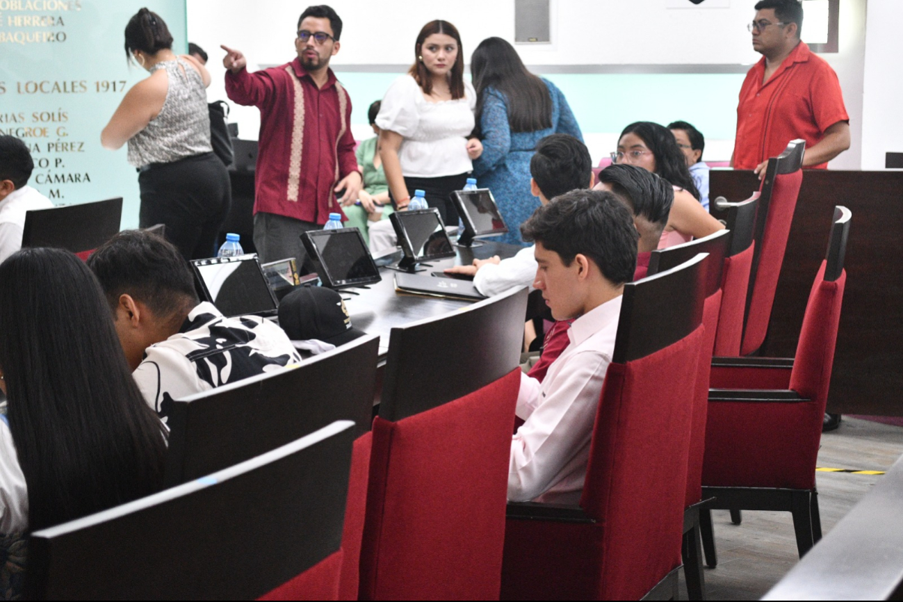 Jóvenes campechanos abogan por cambios en democracia, seguridad y educación