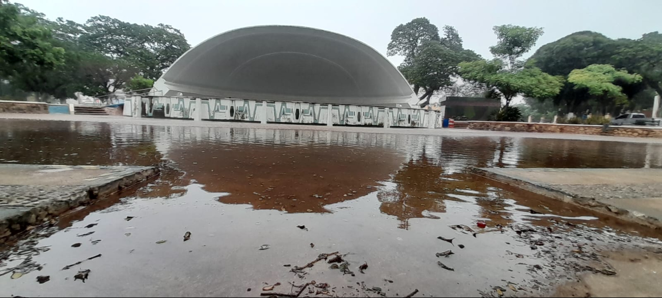 La Onda Tropical 17 causa intensas lluvias, tormentas eléctricas y fuertes vientos en Campeche.