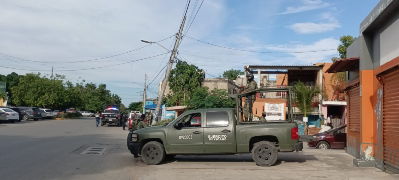 Miembros del Ejército Mexicano acordonaron el área en Cancún