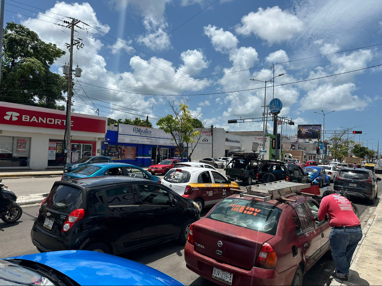 Caos vehicular por repavimentación