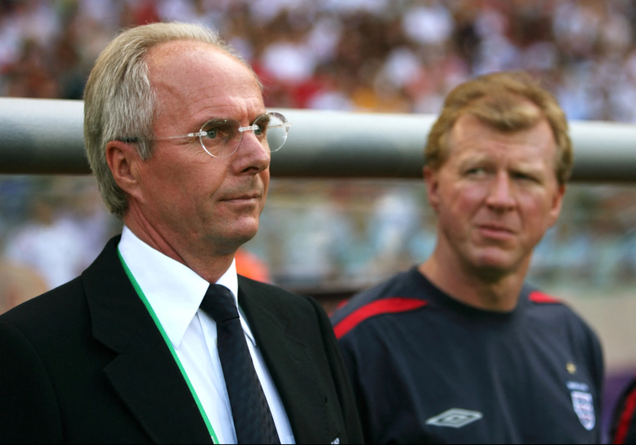 El entrenador Sven-Göran Eriksson tiene el tiempo contrareloj