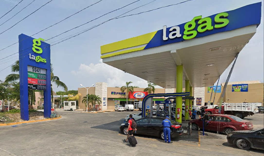 Balean a un campechano en una gasolinera en Puerto Aventuras