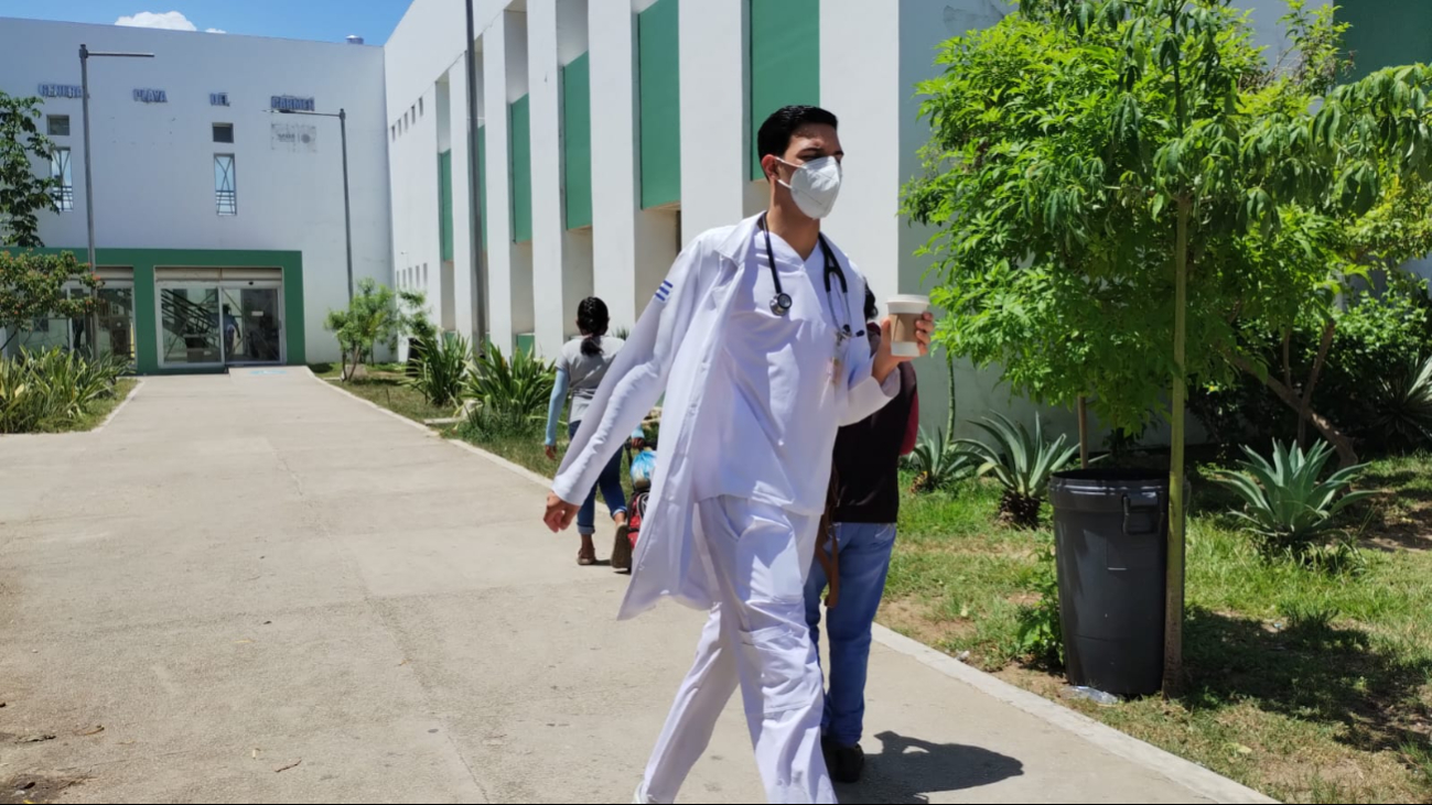 Médicos en el Hospital General de Playa del Carmen