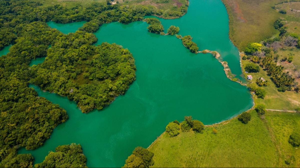 El Río Candelaria es vital para la región y perfecto para deportes acuáticos.