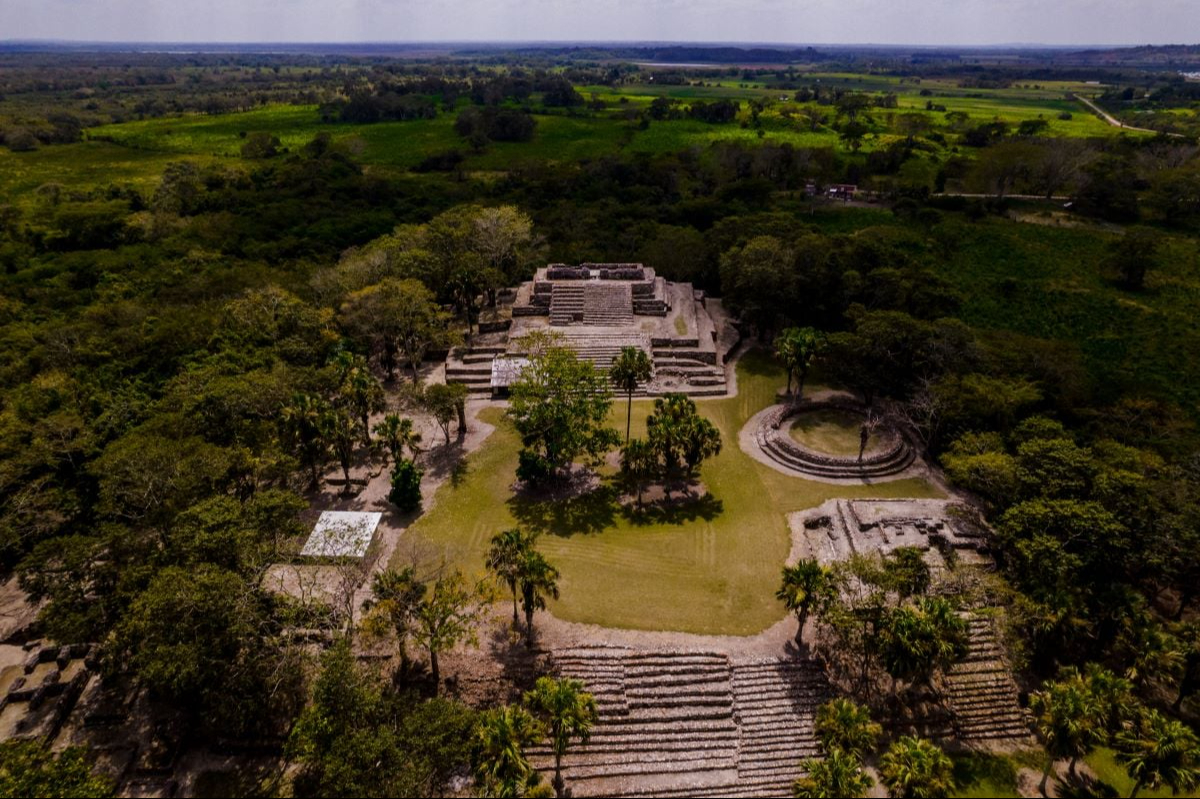 El sitio arqueológico El Tigre es un fascinante puerto fluvial maya.