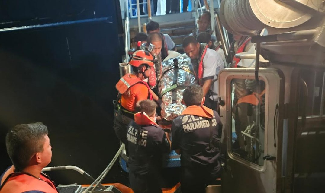 Evacuan a una turista de un crucero en Isla Mujeres tras sufrir un derrame cerebral