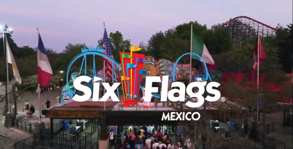 Pasajeros quedan colgados a 70 metros de altura en juego de Six Flags: VIDEO