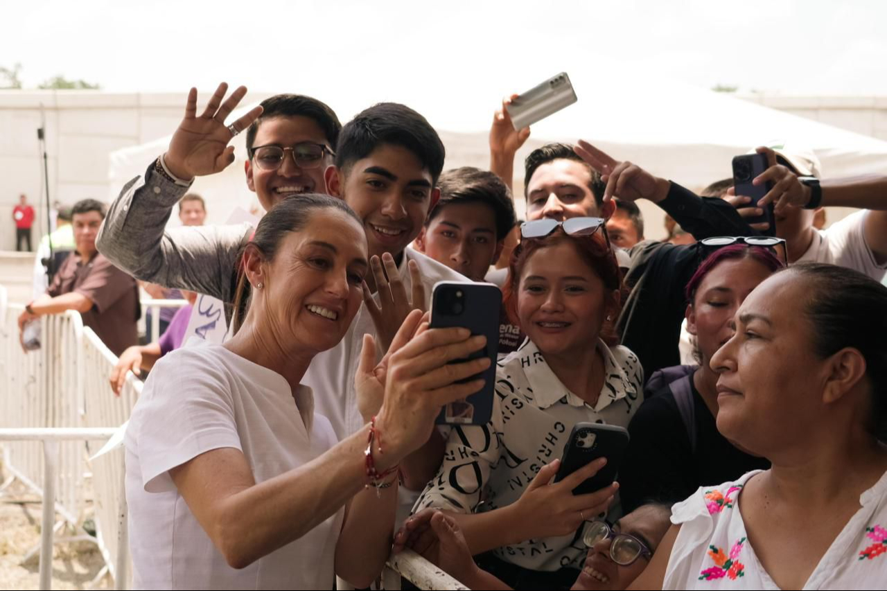 Claudia Sheinbaum convive con simpatizantes en San Luis Potosí