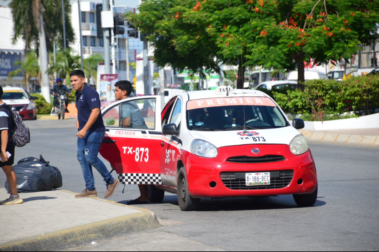 Enoja a taxistas las quejas de usuarios