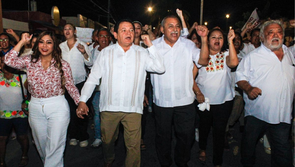 Joaquín Díaz Mena protesta de manera pacífica en Progreso