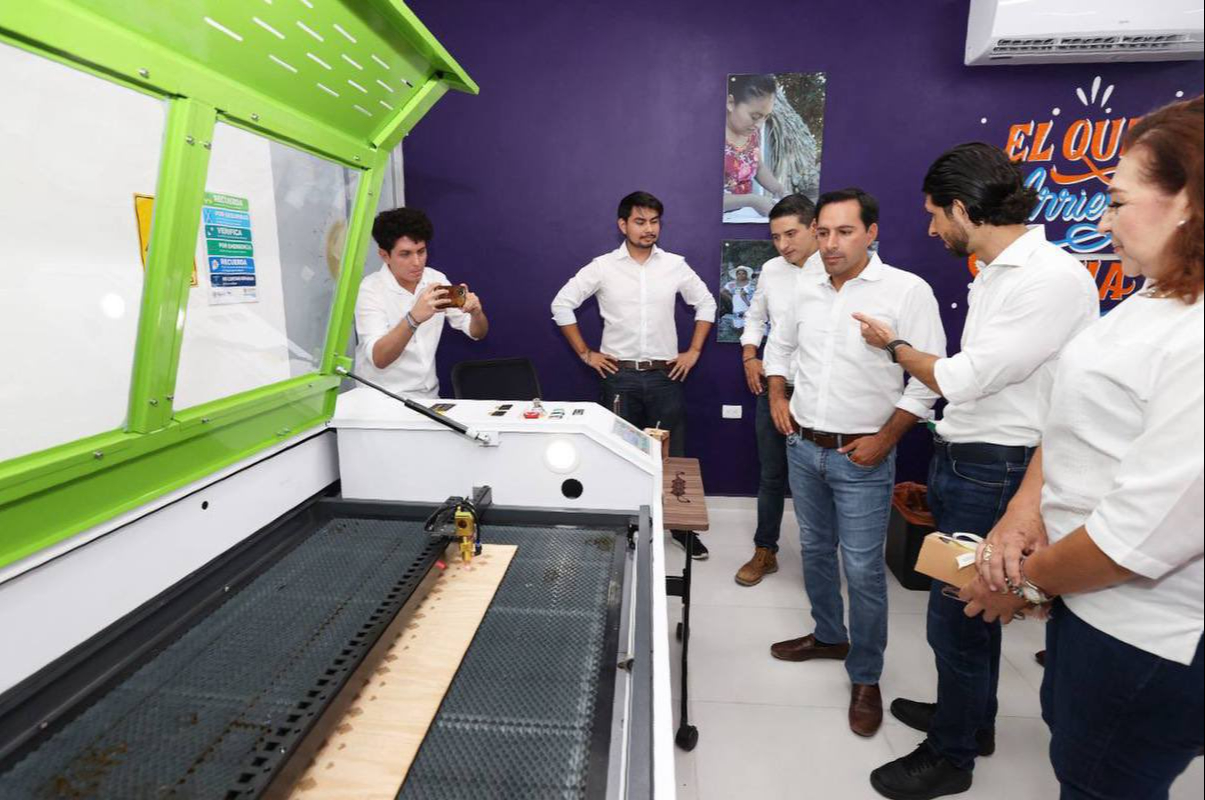 Mauricio Vila recorre el Centro Estatal de Emprendedores "Región Sur"