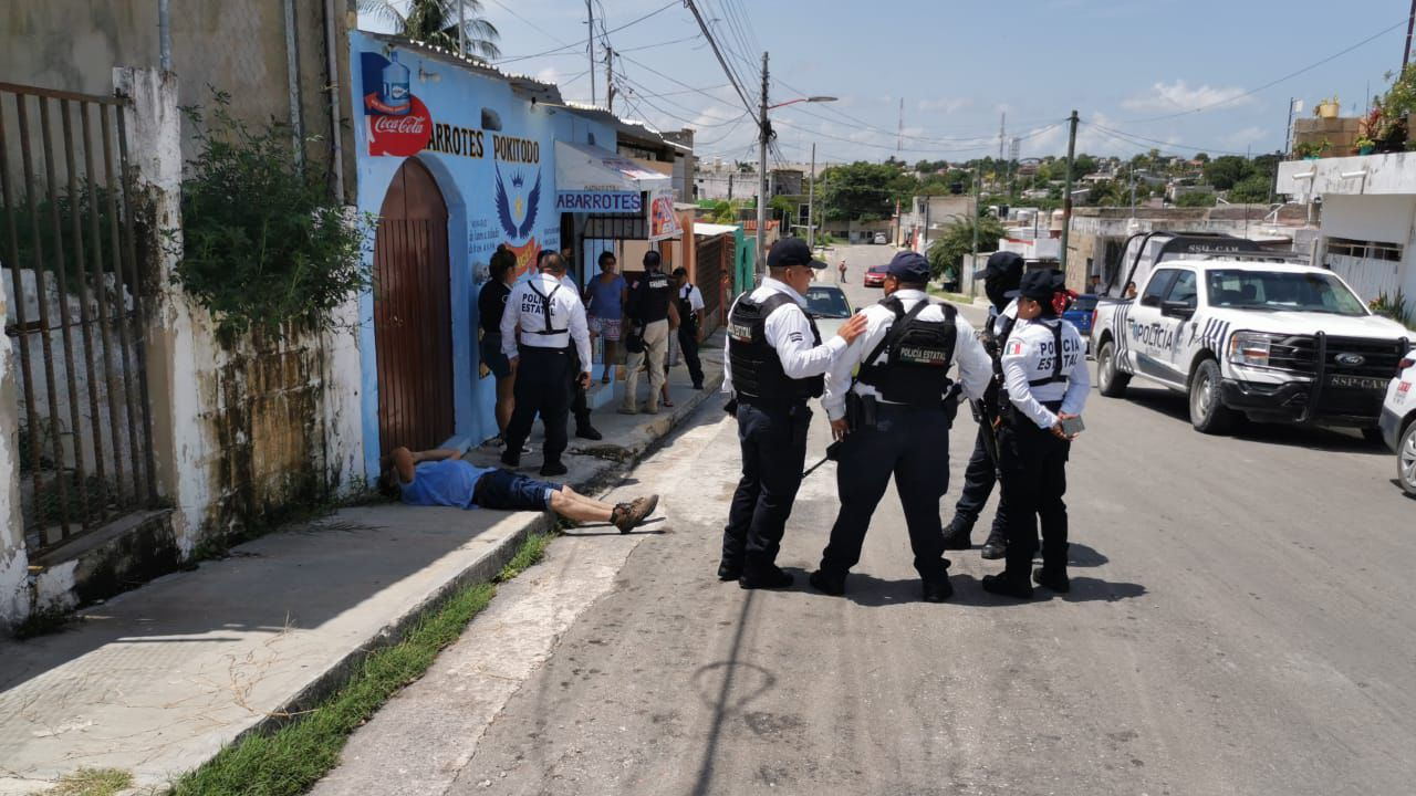 Un hombre sometió a un presunto ladrón tras seguirlo por varios sectores de la ciudad, después de que este robara el celular de una mujer.