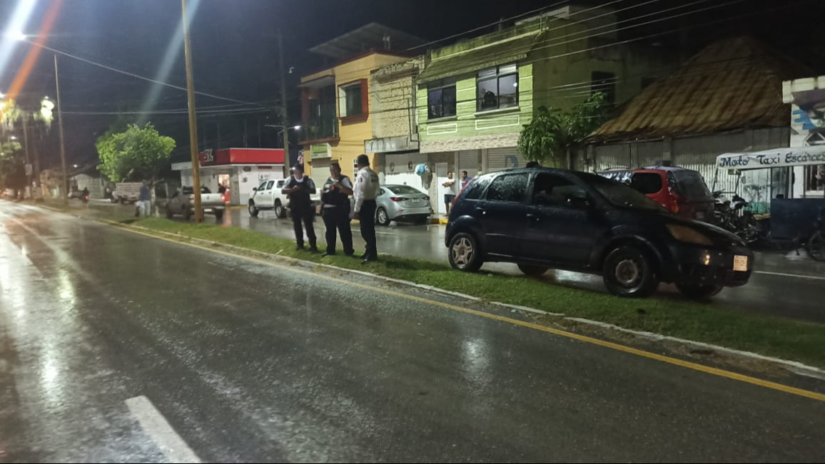 Agentes policiacos tomaron control del vehículo