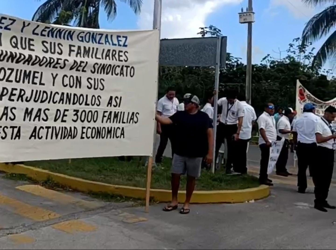 Continúan las protestas de taxistas en Quintana Roo