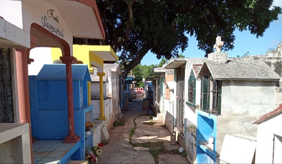 Detienen a una joven en Oxkutzcab por  profanar tumbas del cementerio y quemar restos humanos