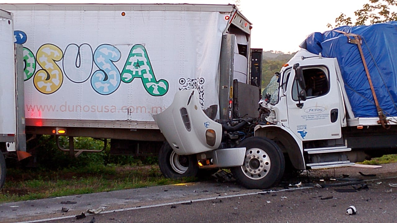 Un fuerte accidente ocurrió esta mañana en la entrada de Tenabo, en la carretera federal Campeche-Mérida.