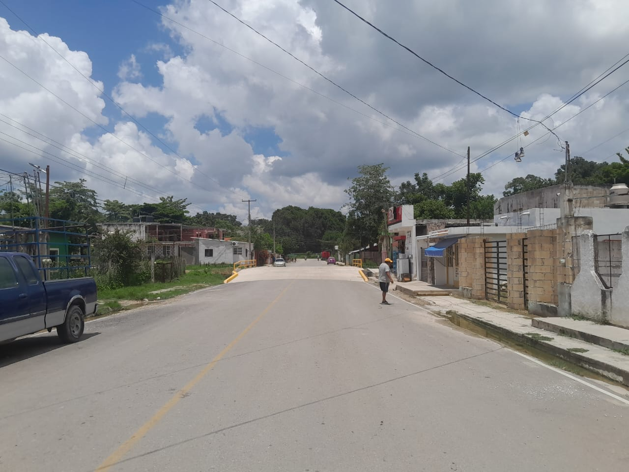 Vecinos de la colonia Emiliano Zapata se quedaron sin energía desde la noche del viernes.