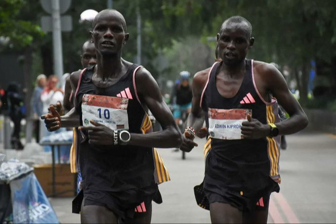 El keniano ganó por segunda ocasión el Maratón de la CDMX