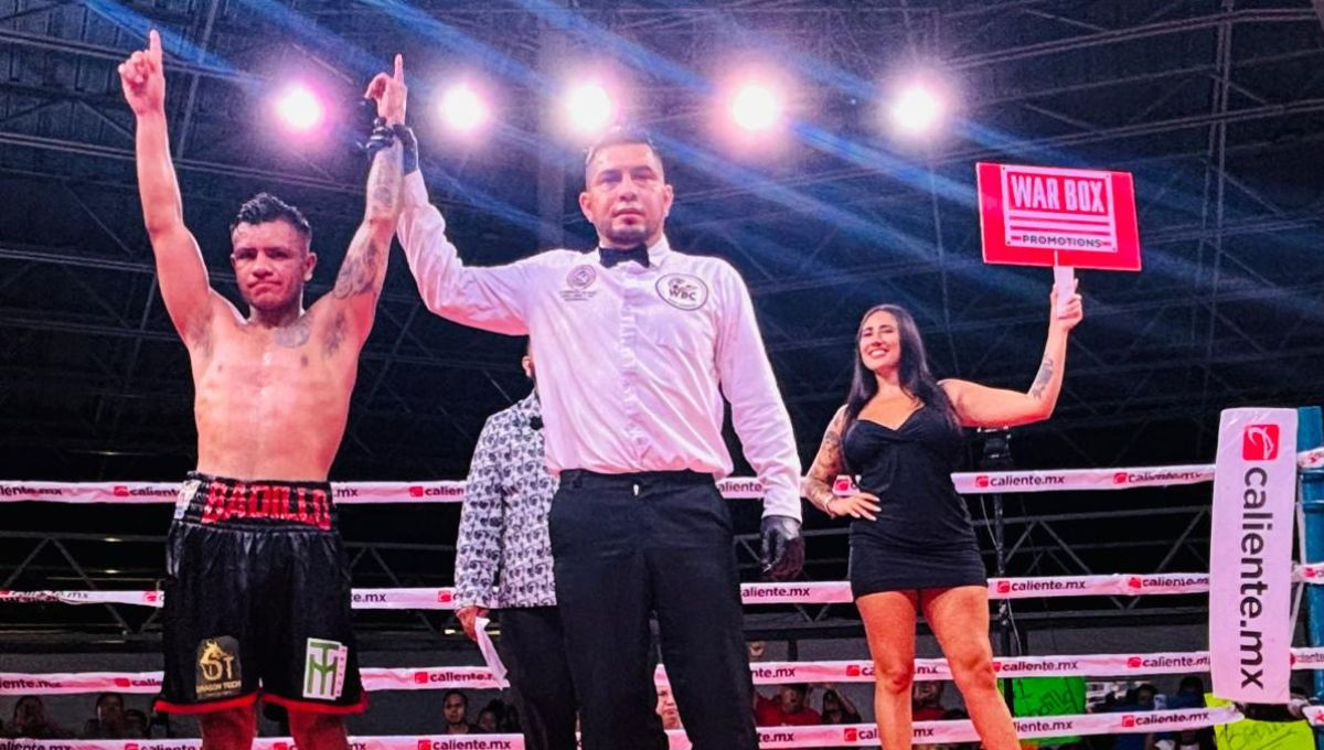 Erik Badillo supera a José 'Motorcito' Ramírez en pelea de boxeo, en Playa del Carmen