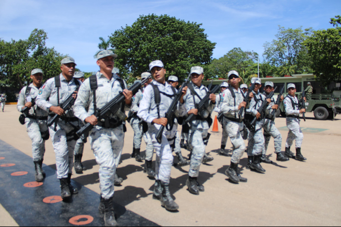 Las fuerzas armadas y la Guardia Nacional están preparando el desfile del 212 aniversario de la Independencia de México, ensayando ejercicios y prácticas.