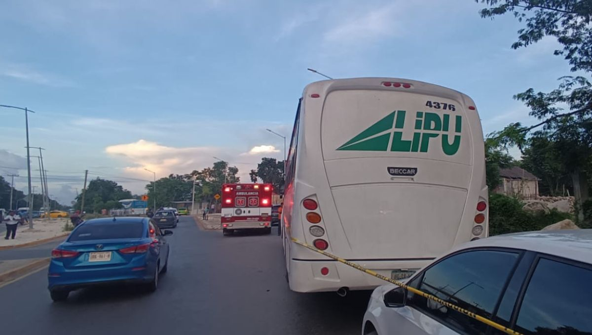 Muere motociclista en Cancún, luego de ser arrollado por autobús de la empresa LIPU