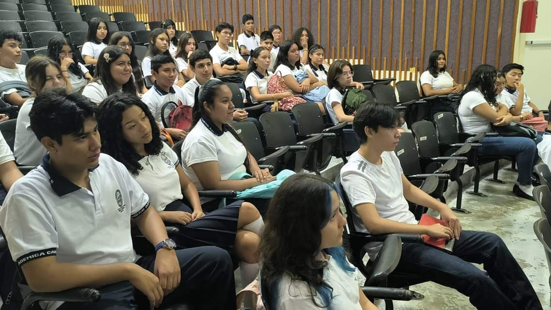  Rectora de la Universidad de Carmen minimiza deserción escolar   