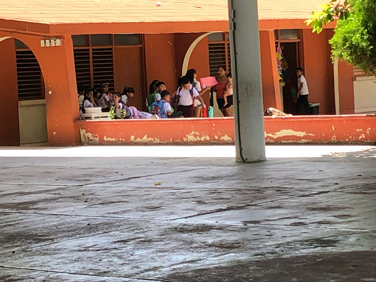 Los estudiantes de nivel básico tendrán entregas de mochilas, útiles escolares y uniformes gratuitos