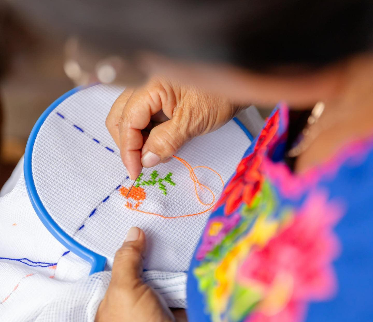 Más de 80 mujeres de X-pichil , Tulum, aprendieron nuevas técnicas sobre el bordado artesanal