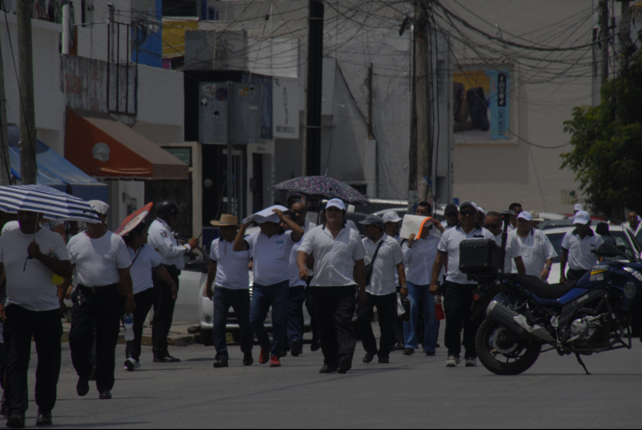 Uber acusa a taxistas de marchar para ocultar conflictos en el aeropuerto de Cancún