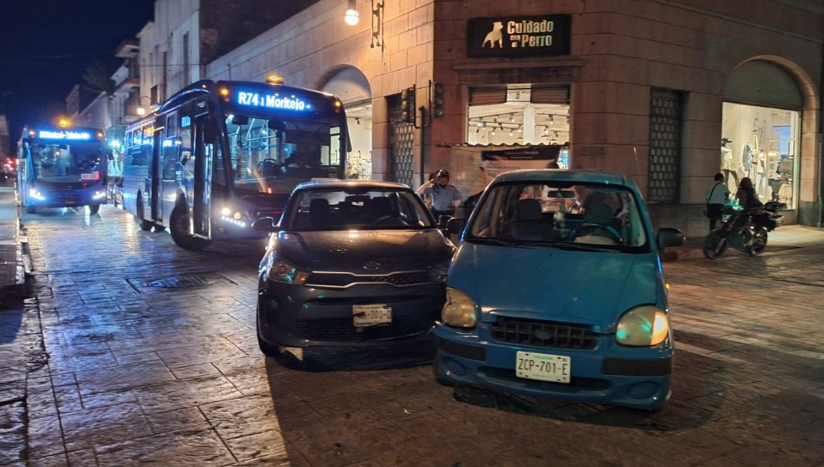 Choque genera caos vial en pleno Centro Histórico de Mérida