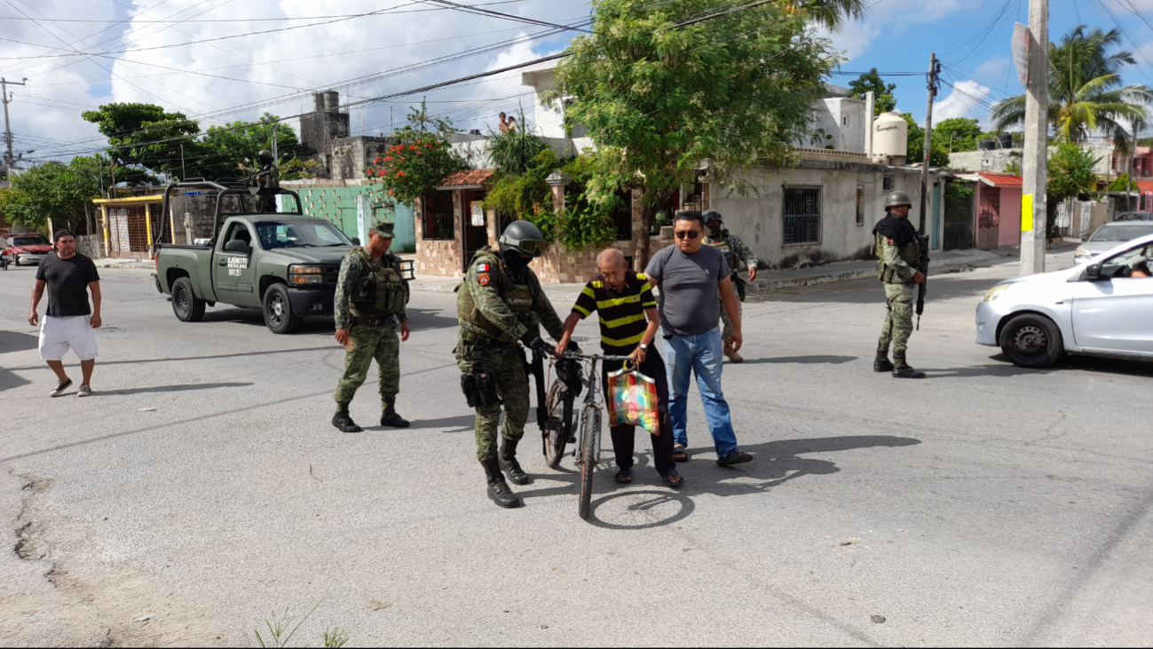 El adulto mayor fue llevado a un clínica por el conductor