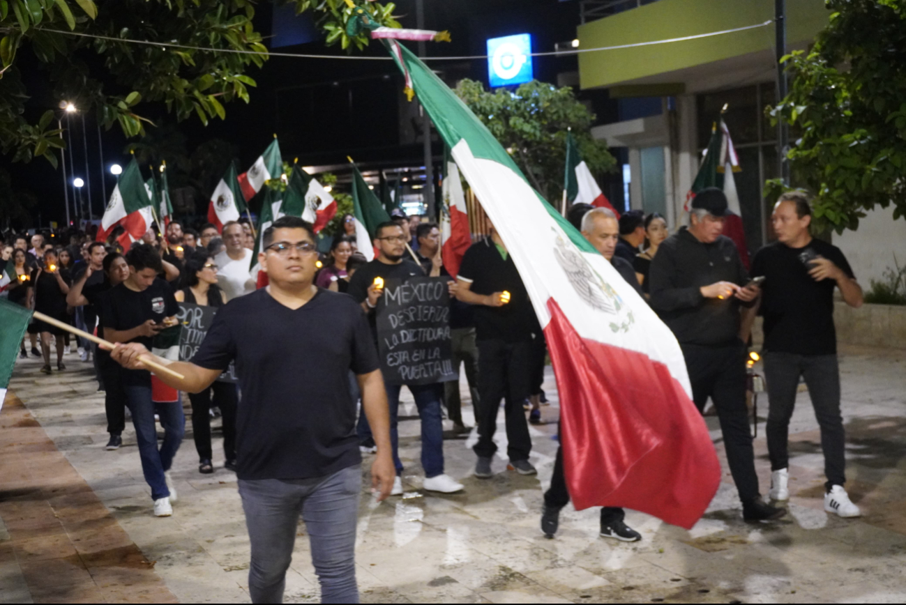 Los trabajadores del Poder Judicial de la Federación marcharon nuevamente en el malecón de San Francisco de Campeche contra la Reforma Judicial.