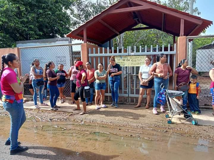 Sólo existen dos educadoras en el grado cuando son tres grupos