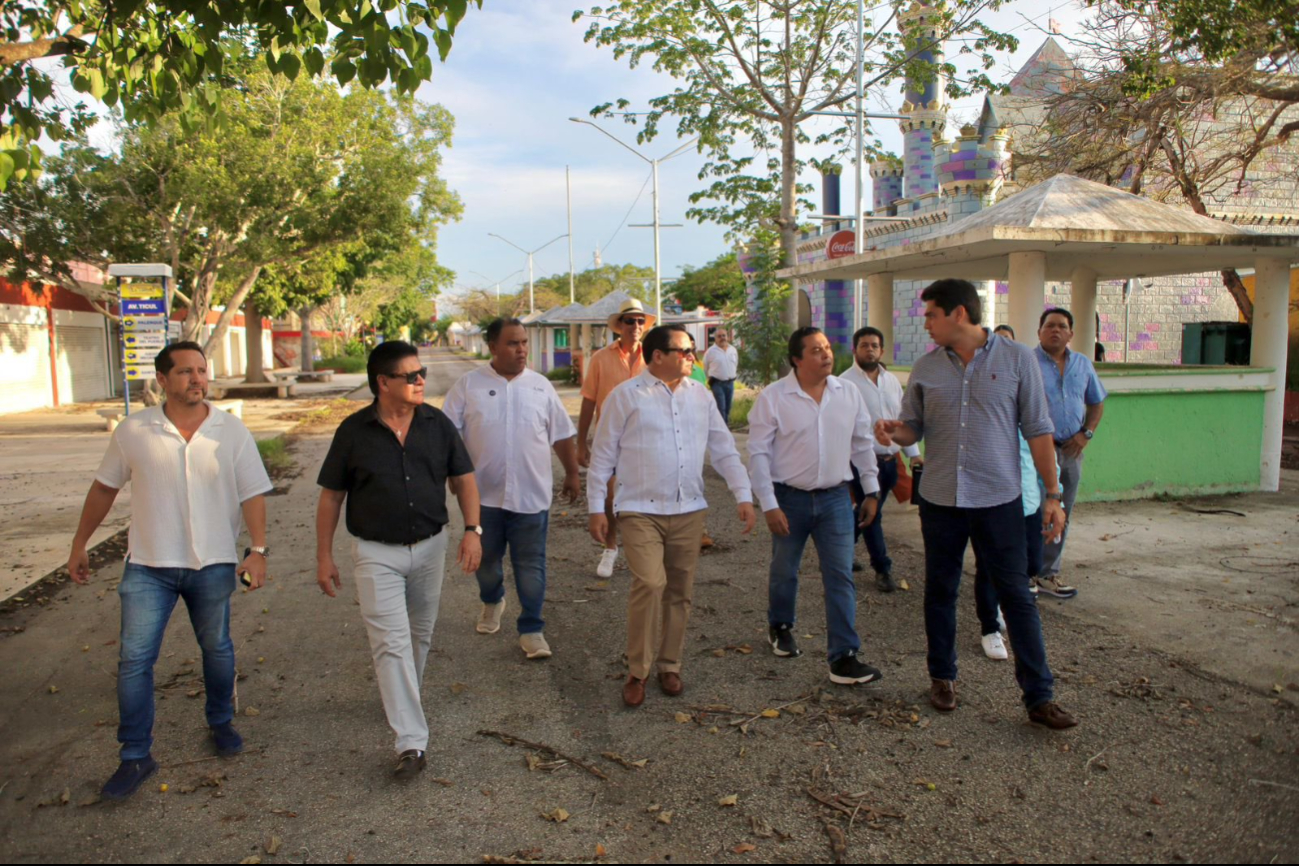 Así fue la visita de Joaquín Díaz Mena a la Feria de Xmatkuil