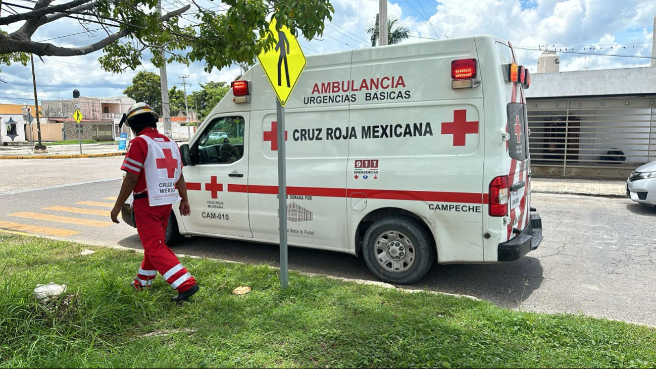 El accidente involucró una camioneta y un motociclista.