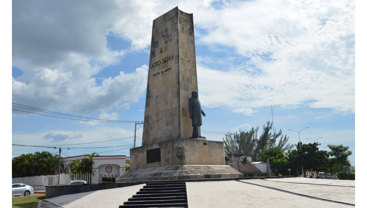 En el malecón, honra al destacado educador y político mexicano.